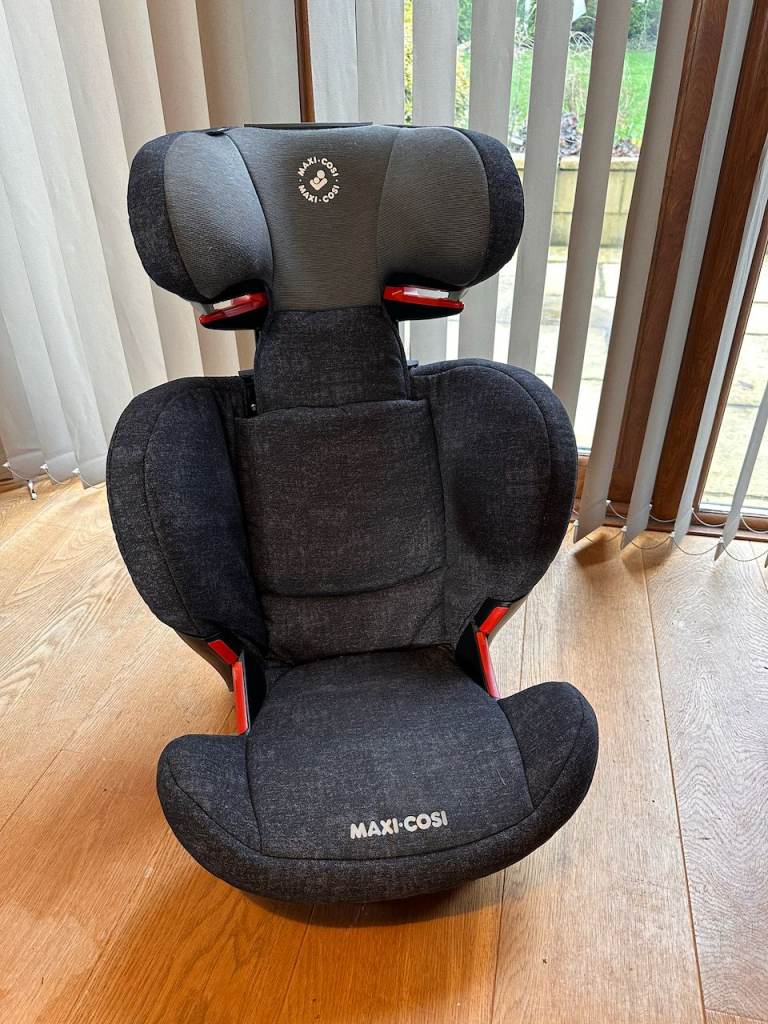 Maxi-Cosi RodiFix Car Seat – Excellent Condition – ISOFIX – Includes Seat Protector