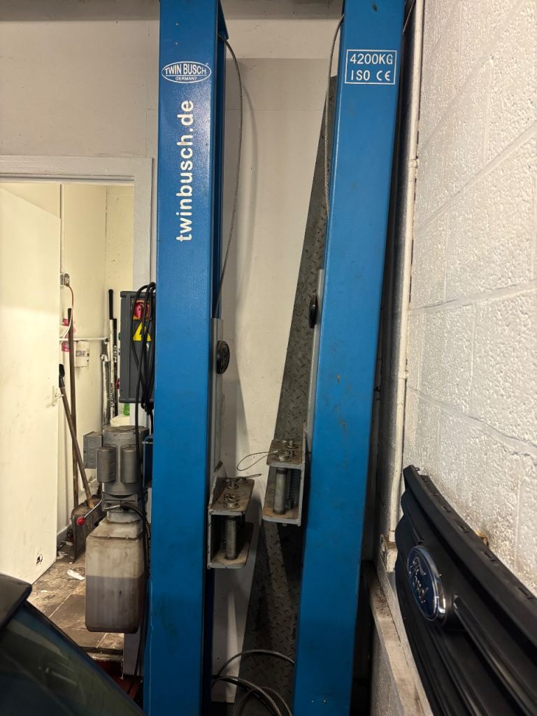 4.2 ton 2 post ramp for sale German 