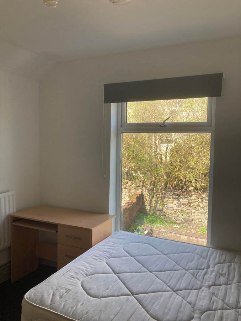 Double Room -Bills Included- Swansea