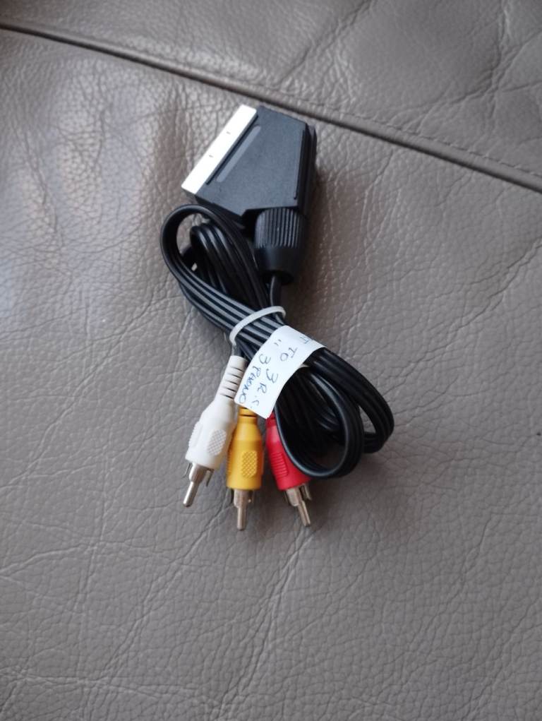 Scart 20 pin to RCA L + R + video