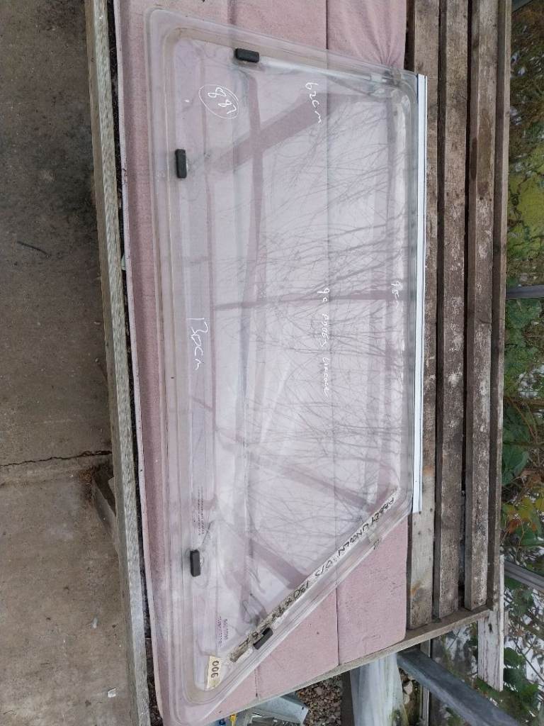 95 Abbey Lincoln caravan side window 