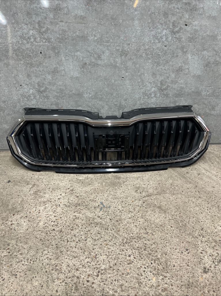 Skoda Fabia mk4 (6va ) front bumper upper radiator grill 2021 - 2025 