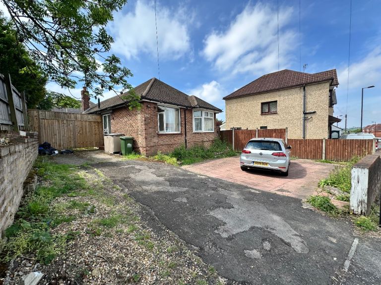 3 bedroom detached bungalow to rent 