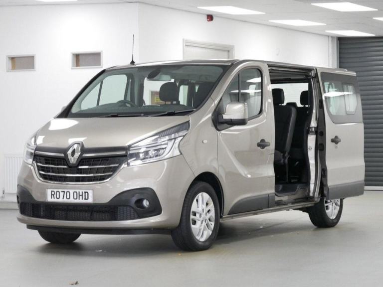 70 RENAULT TRAFIC 280 2.0 DCI 120 BHP SL ENERGY SPORT NAV 9 SEATER ( SAT NAV )