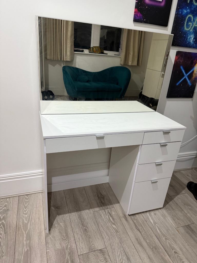 5 Drawer dressing table with Mirror
