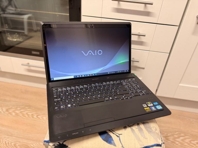 Sony Vaio VPCF22M1E / i7 / 8gb ram / Nvidia Gpu