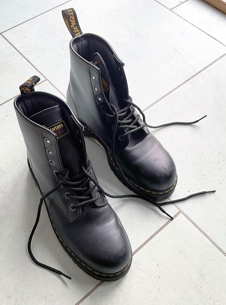 Dr. Martens black lace-up boots - Size 9