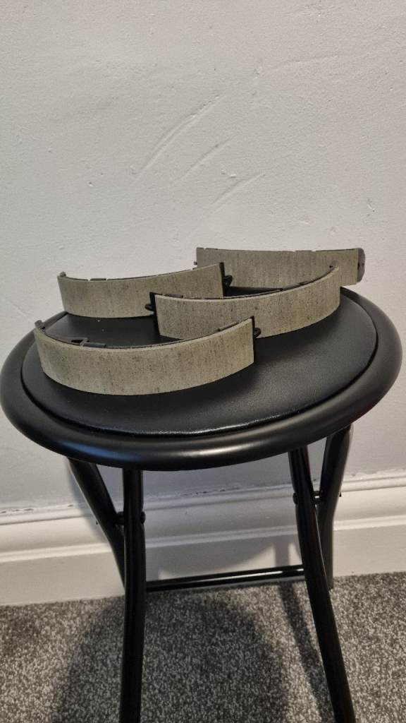 2013 Toyota Yaris 4 Brake Shoes Brand New  Excellent Condition 