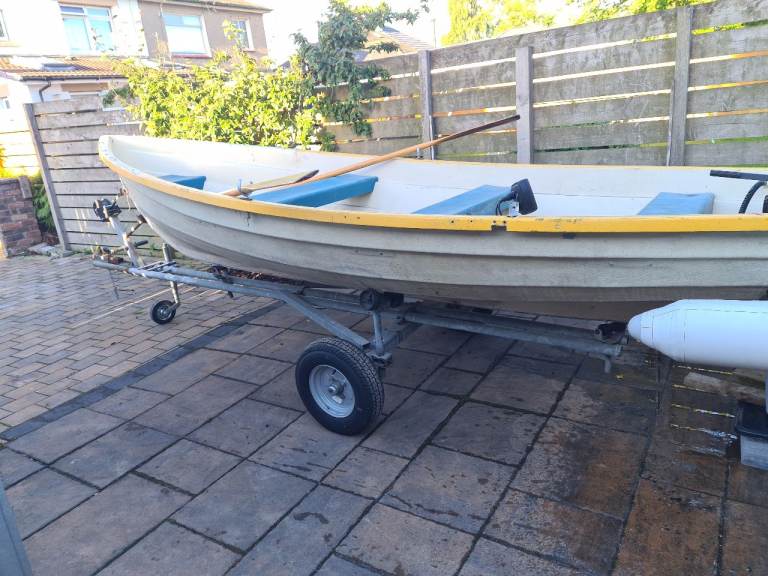 14ft Fibreglass Fishing Boat + Yamaha 2hp + Trailer – Ready to Go