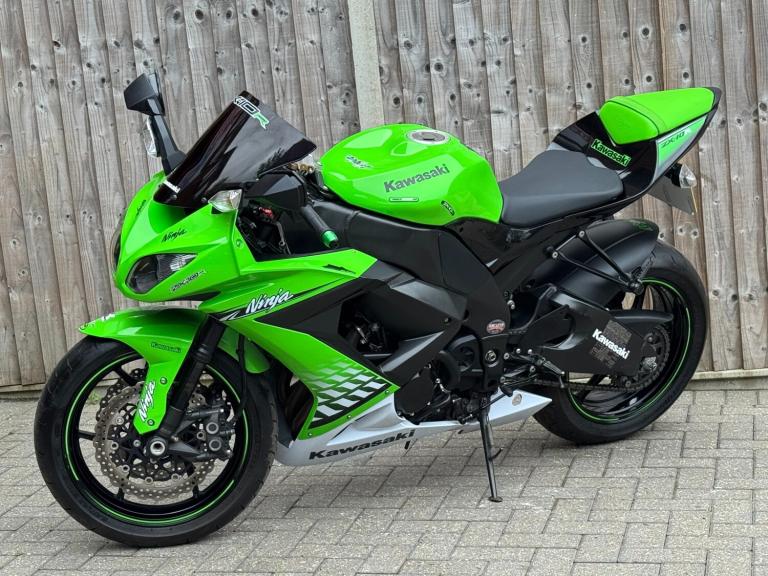 KAWASAKI NINJA ZX10R ANNIVERSARY EDITION 2011 (11) SUPER SPORT + 8,500 MILES 
