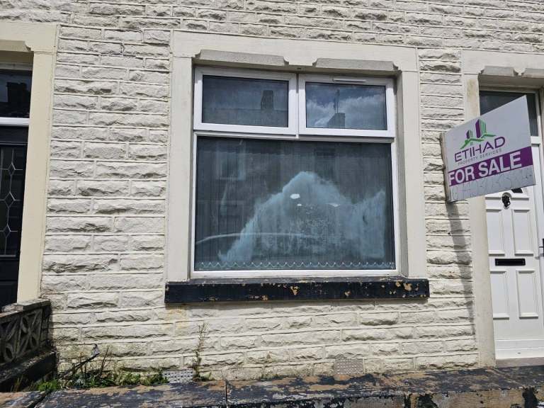 2 BEDROOM 2 RECEIPTIONS WITH EXTENDED KITCHEN FULLY REFURBISHED EXCELENT OPPERTUNITY 