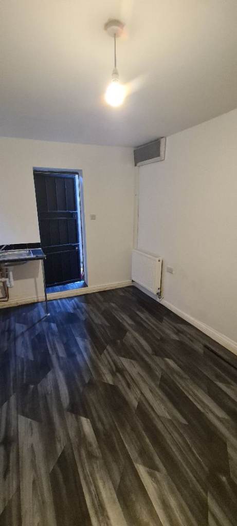 Self contained flat for rent