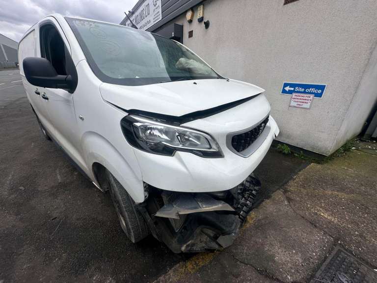 2021 PEUGEOT EXPERT 1400 2.0 BLUEHDI 120 PROFESSIONAL VAN BREAKING FOR PARTS 