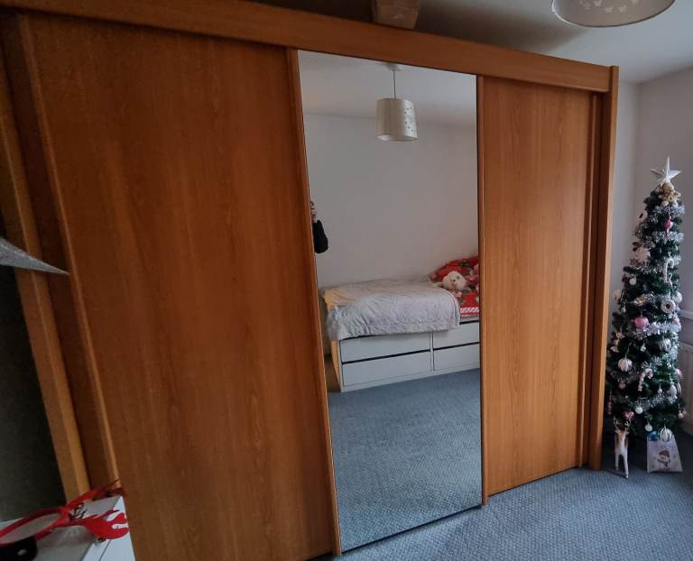 Large sliding door mirror wardrobe 