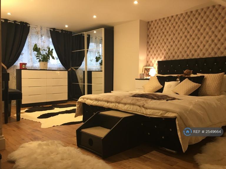 1 bedroom in Springvale Avenue, Brentford, TW8 (#2549664)