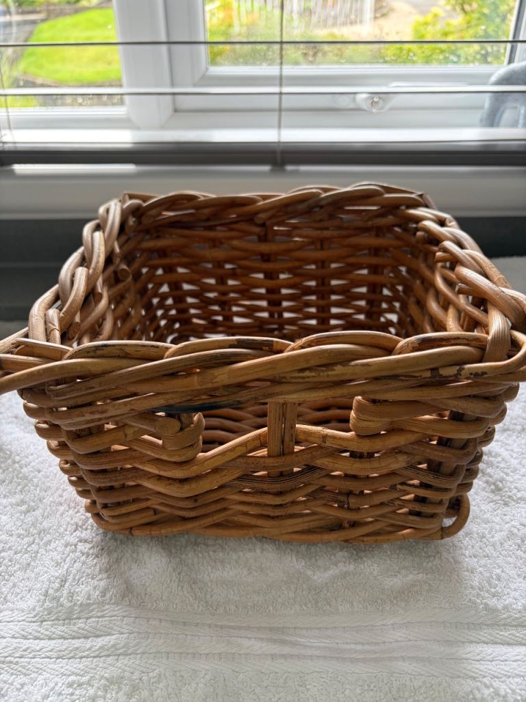 Wicker Storage Basket – Good Condition, 24cm Square