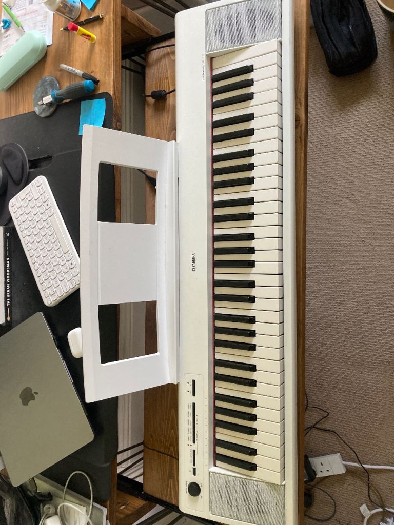 Yamaha Piaggero NP-32 Digital Piano – White, Good Condition