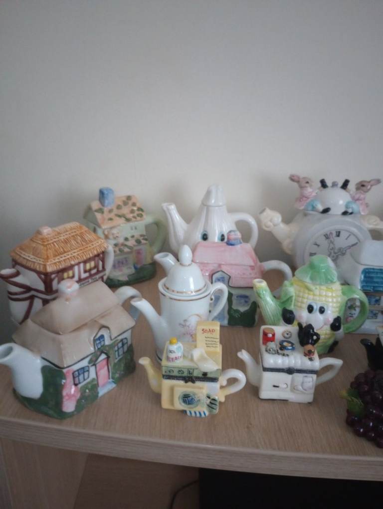 Novelty House & Character Ceramic Teapots 