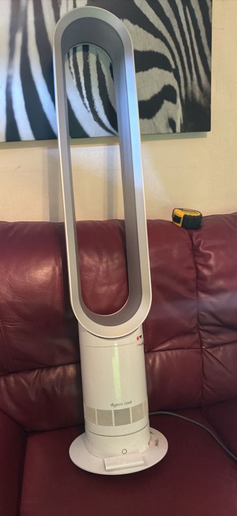 Dyson AM07 Tower Fan – White/Silver, Good Condition