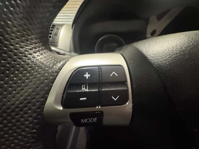 TOYOTA AURIS 1.8 VVT-h T4 2012