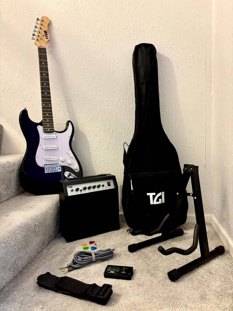 Electric Guitar Full Package / Bundle - Nice Present / Gift 🎁🎸