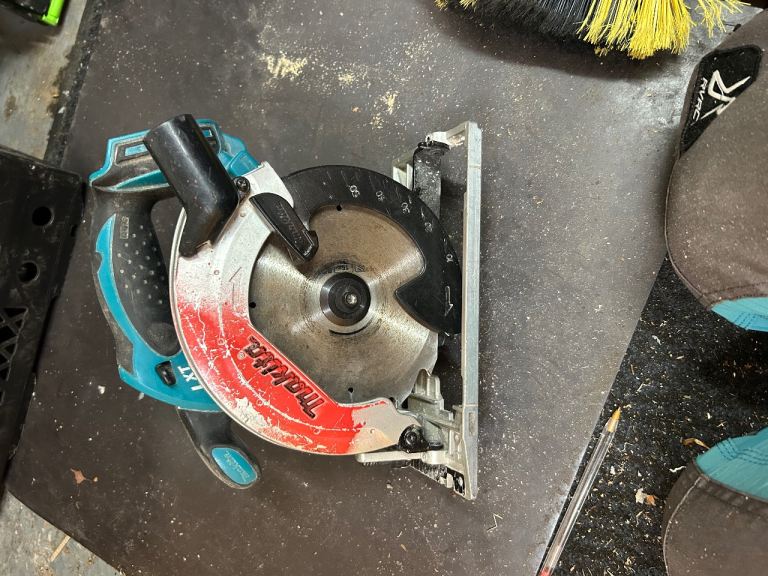 Makita 18v Cordless Rip Saw DSS611 – Good Condition