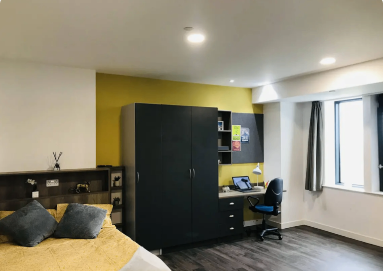 Deluxe Studio Flat in Catherine House Portsmouth University Student Accommodation