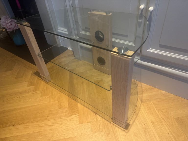 Free on collection Glass and oak tv stand in perfect condition 