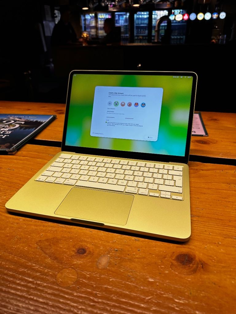 MacBook Neo (256GB)- Yellow