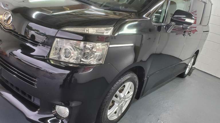 Toyota voxy/noah 2.0 automatic 4 x new tyres 8 seater japanese import 08