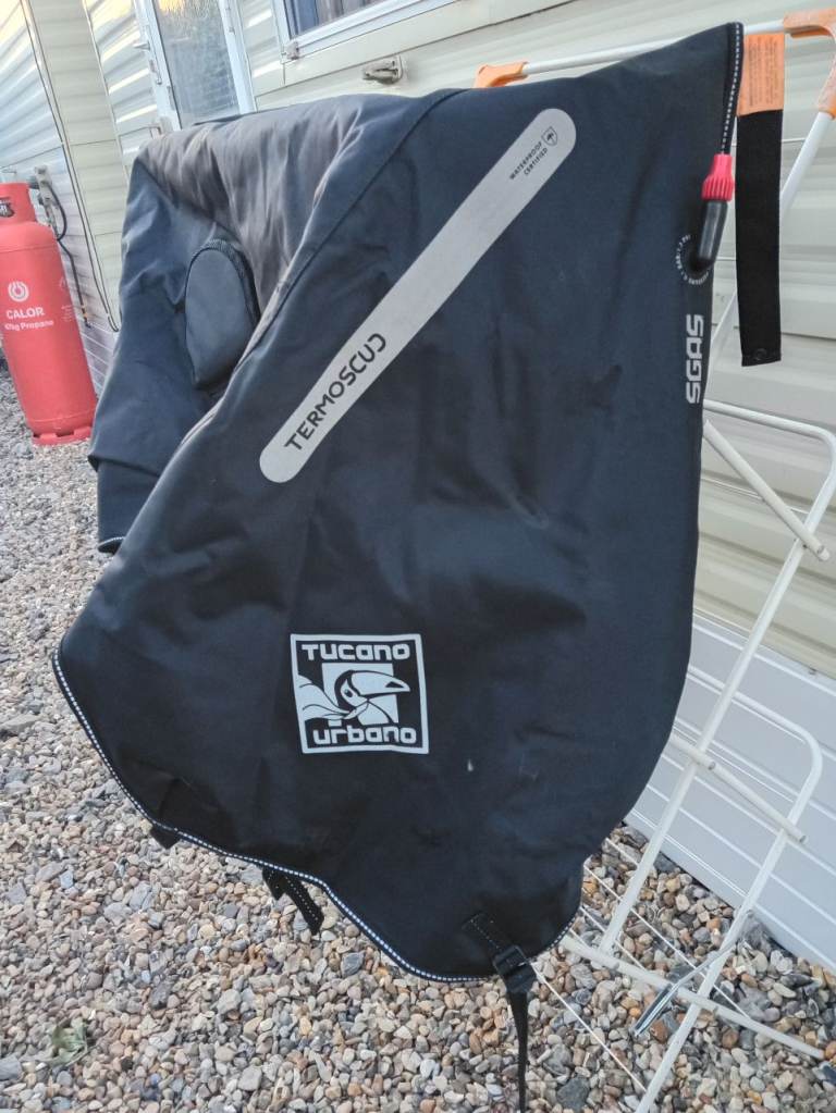 Tucano Urbano motorcycle canopy,leg covering.