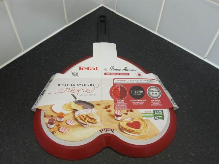 Tefal Heart-Shaped Non-Stick Aluminium Crepe Pan | in Maidenhead ...