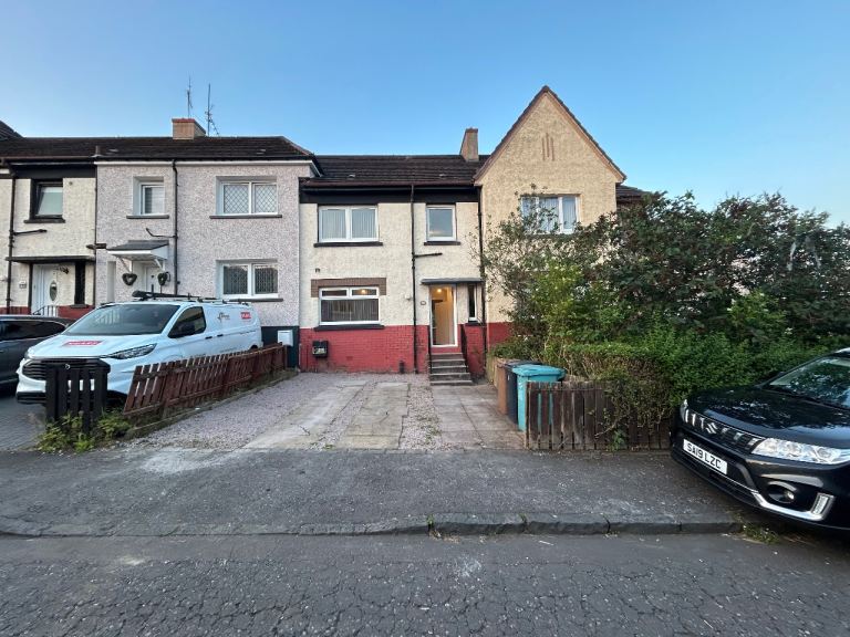 4 bedroom house to let in Motherwell available NOW 