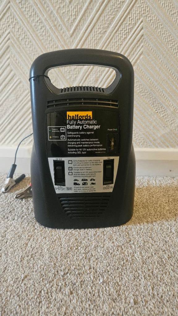 Halfords fully automatic battery charger