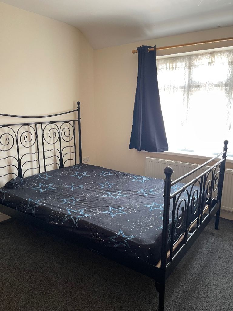 Double bedroom available to rent 