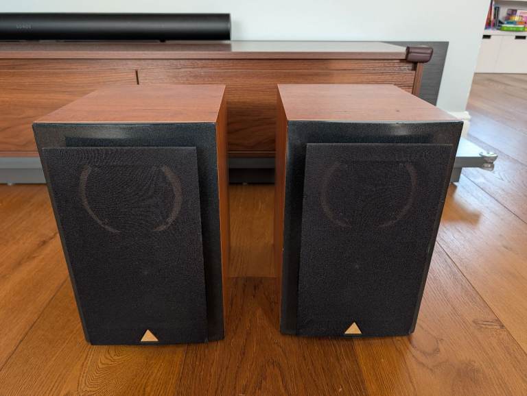 Triangle Titus 202 Bookshelf Speakers – Upgraded Audax Tweeters
