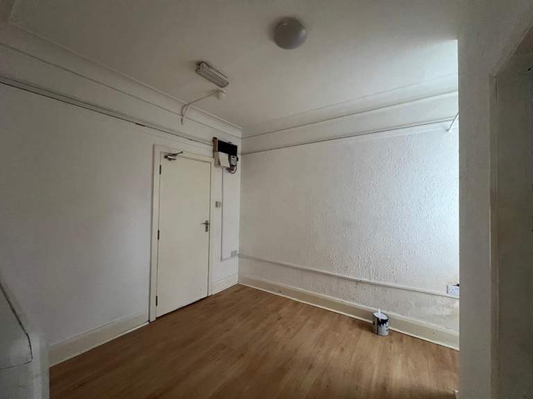F3 Self Contained Studio Apartment (3g), Golders Green Road, NW11