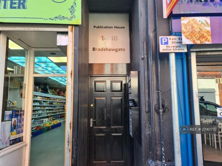 2 bedroom flat in Bradshawgate, Leigh, WN7 (2 bed) (#2740772)