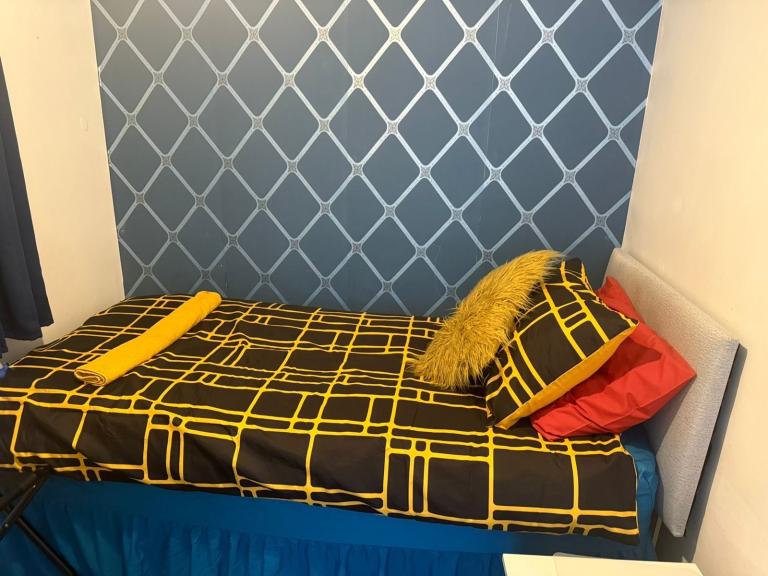 Single Room in Town Centre Crawley 