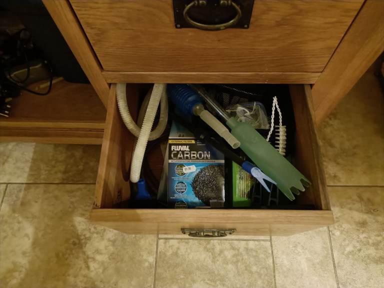 Large aquarium with accessories 