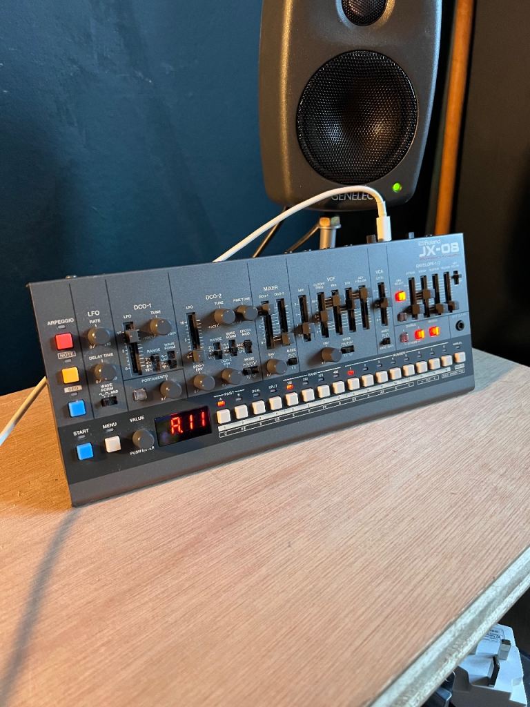 Roland JX-08 Boutique Synthesizer – Great Condition