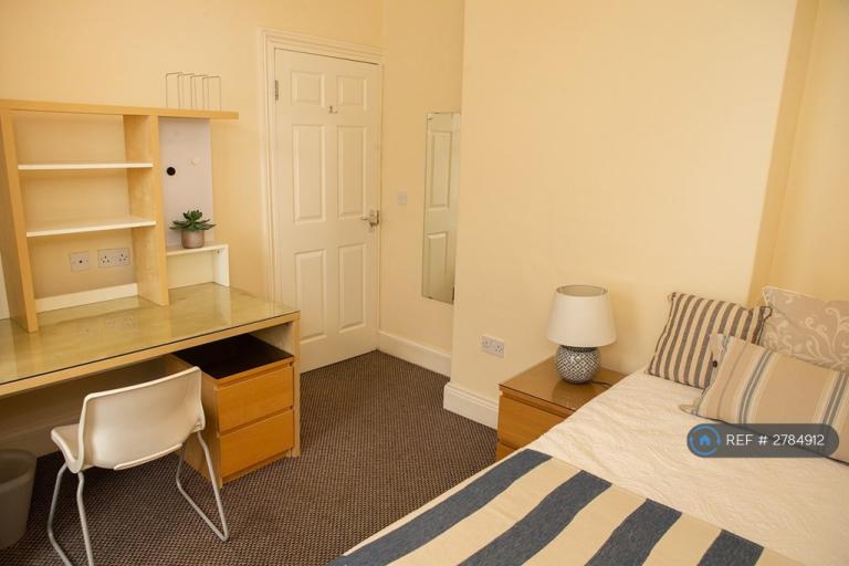 3 bedroom house in The Retreat, Sunderland, SR2 (3 bed) (#2784912)