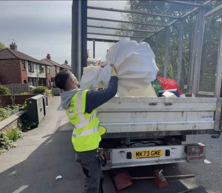 ✅️MAN & VAN WASTE REMOVALS SAME DAY RUBBISH clearerance. Office house manchester bin bags junk