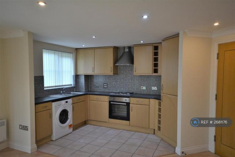 2 bedroom flat in Dingle Close, Radcliffe, Manchester, M26 (2 bed) (#2681176)