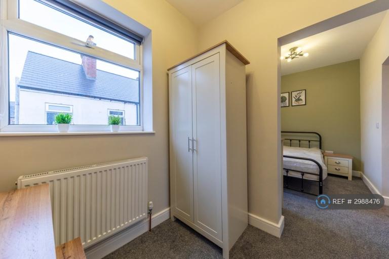 1 bedroom in Balmoral Road, Colwick, Nottingham, NG4 (#2988476)