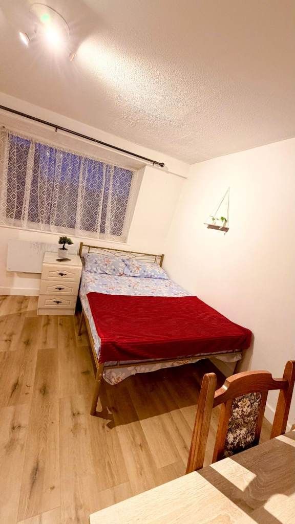 Ensuite room available 