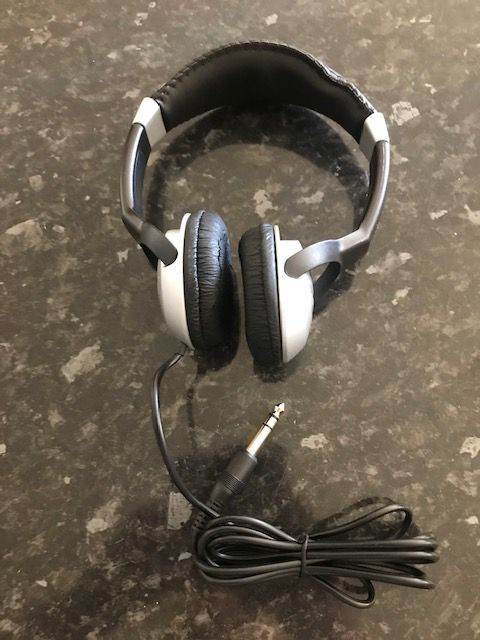 DJ DISCO HEADPHONES - NUMARK 125 TYPE -ONLY £8