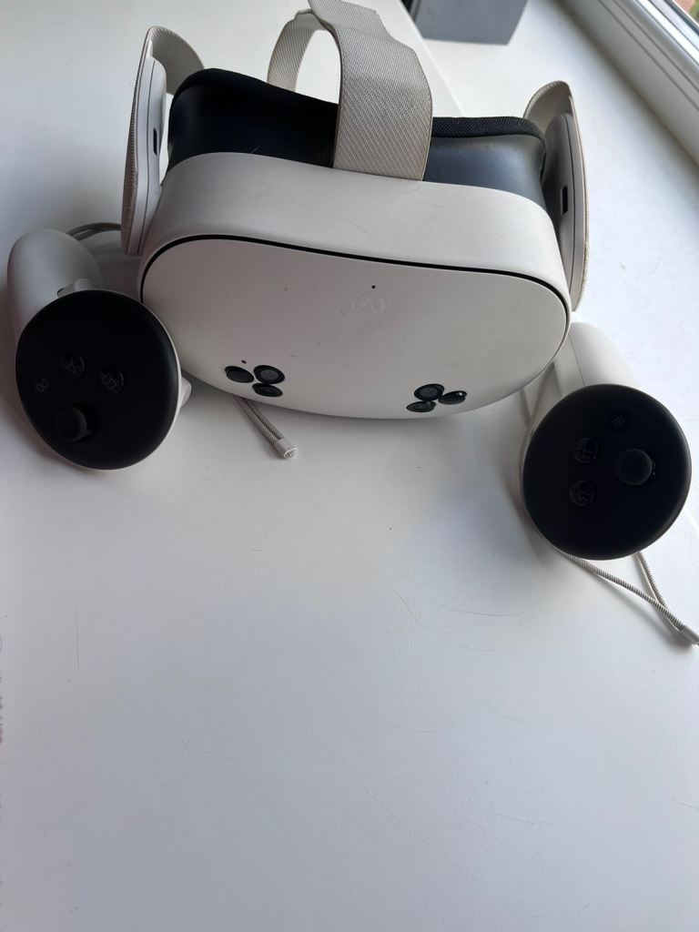 Meta Quest 3s (Oculus Quest 23s  VR Headset & Controllers