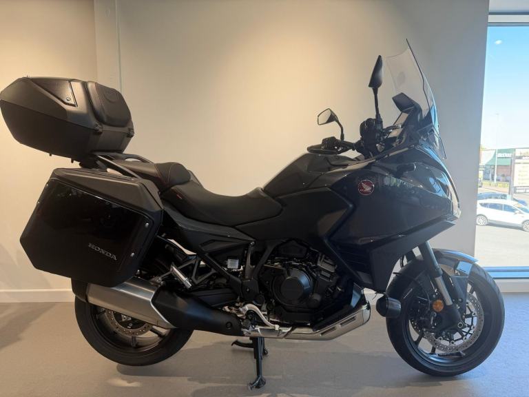 2024 HONDA NT1100, '24 Plate with only 625 miles **MANUAL GEARBOX**
