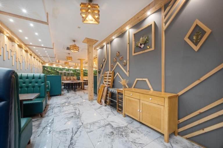 Meticulously Refurbished Family Restaurant Available TO LET,  £730.00 PER WEEK